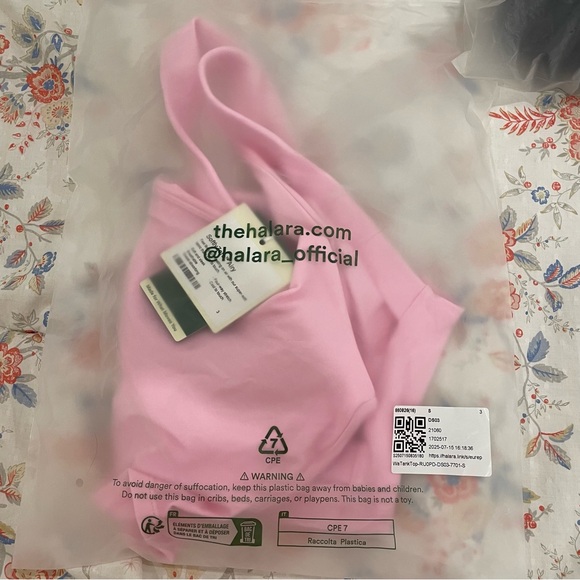 SoftlyZero™ Airy Square Neck Crisscross Tank Cups Pink Nosegay Sports bra NWT - Picture 4 of 4